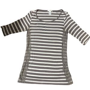 Lace t-shirt in gray and ivory stripes.
